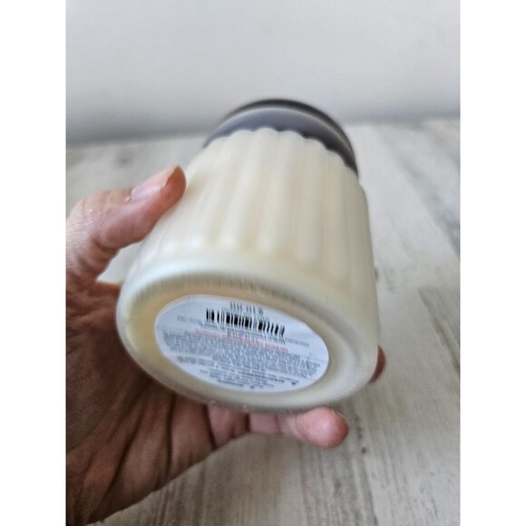 Pier 1 verbena candle 7.5 oz new retired green Xmas decor - Picture 4 of 6